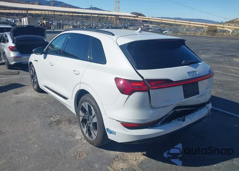 2021 Audi E-Tron Premium Quattro из США, поврежденный, VIN WA1AAAGE4MB022810